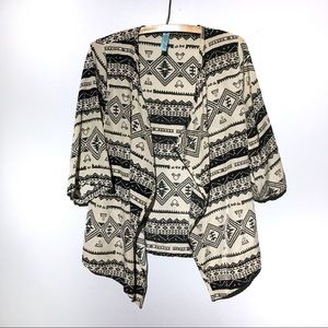 4/$20 AINA BE Cream and Black Lightweight Kimono